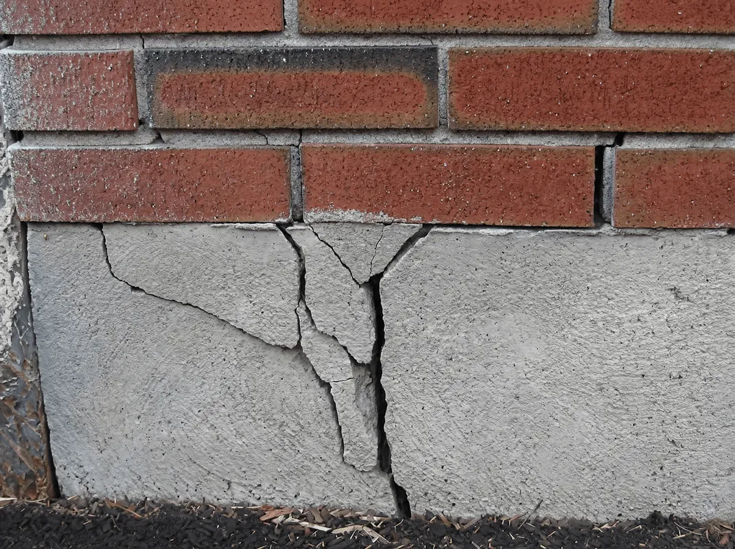 Concrete foundation with serious structural damage in Aurora, IL